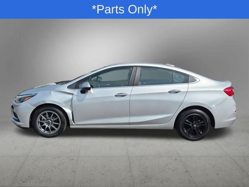Used 2017 Chevrolet Cruze LT w/ Convenience Package FWD image 3