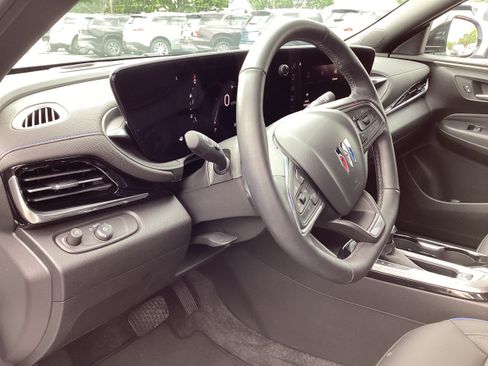 Used 2024 Buick Envista Sport Touring w/ Convenience I Package FWD image 11