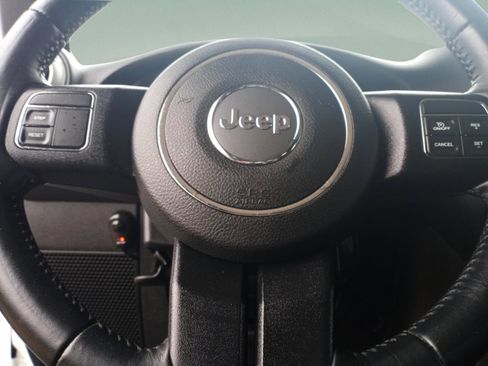 Used 2017 Jeep Wrangler Unlimited Sahara image 9