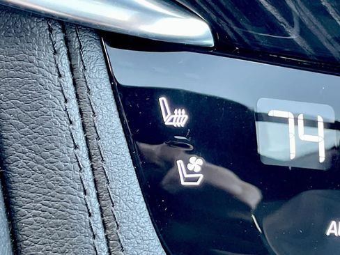 Certified 2024 Cadillac XT6 Premium Luxury w/ LPO, Floor Liner Package image 25