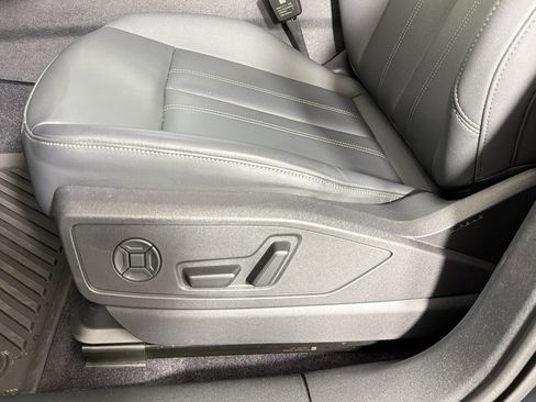 Certified 2025 Audi Q5 Premium w/ Convenience Package AWD/4WD image 12