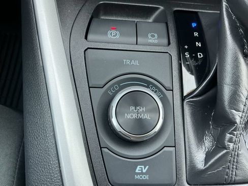 Certified 2024 Toyota RAV4 XLE AWD/4WD image 28