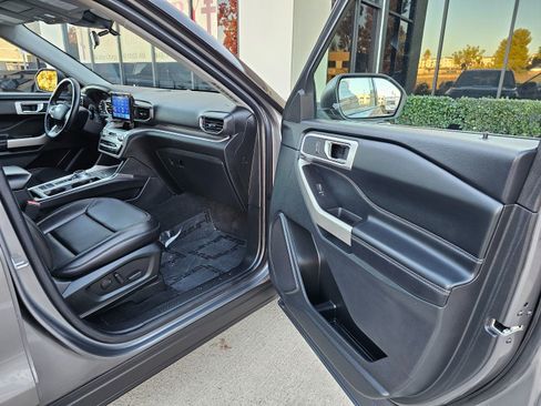 Used 2022 Ford Explorer XLT w/ Equipment Group 202A image 32