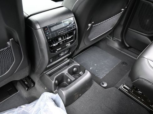 Used 2025 Jeep Grand Cherokee L Limited image 29