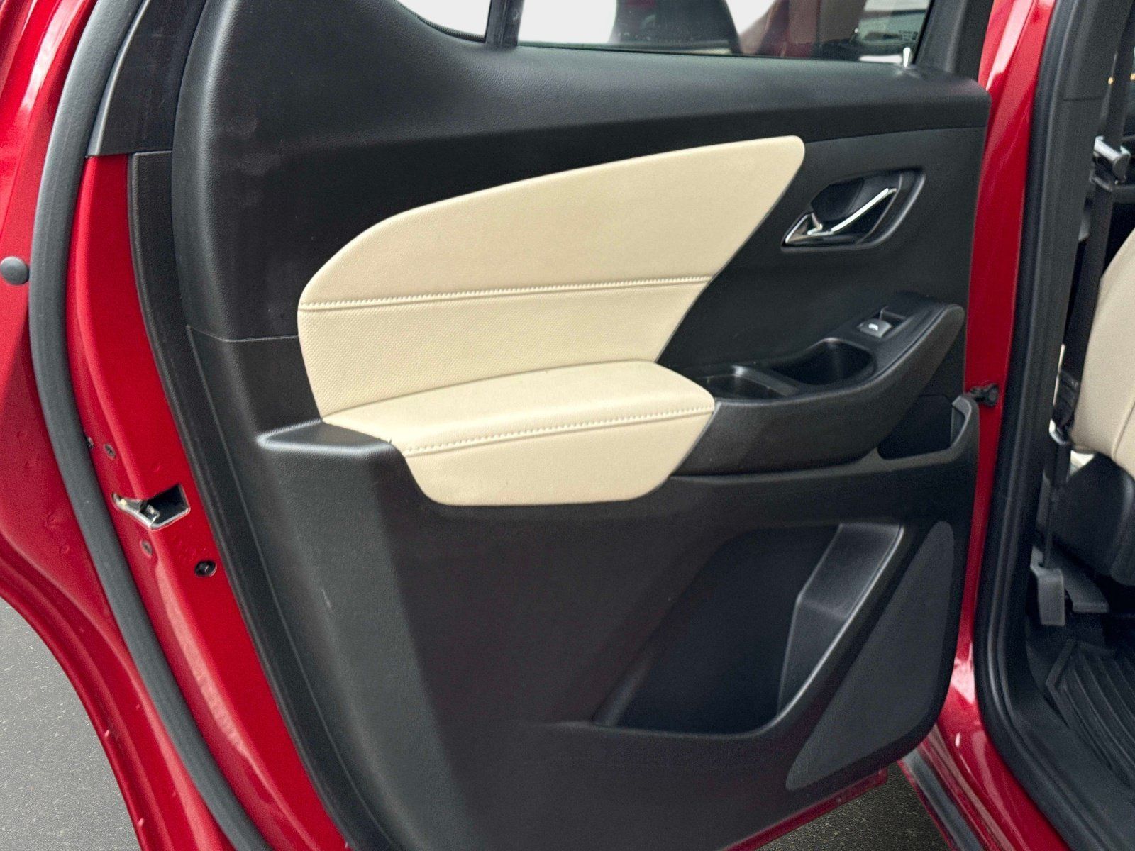 Used 2023 Chevrolet Traverse Premier FWD image 15