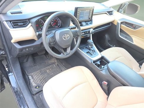 Used 2019 Toyota RAV4 LE image 20