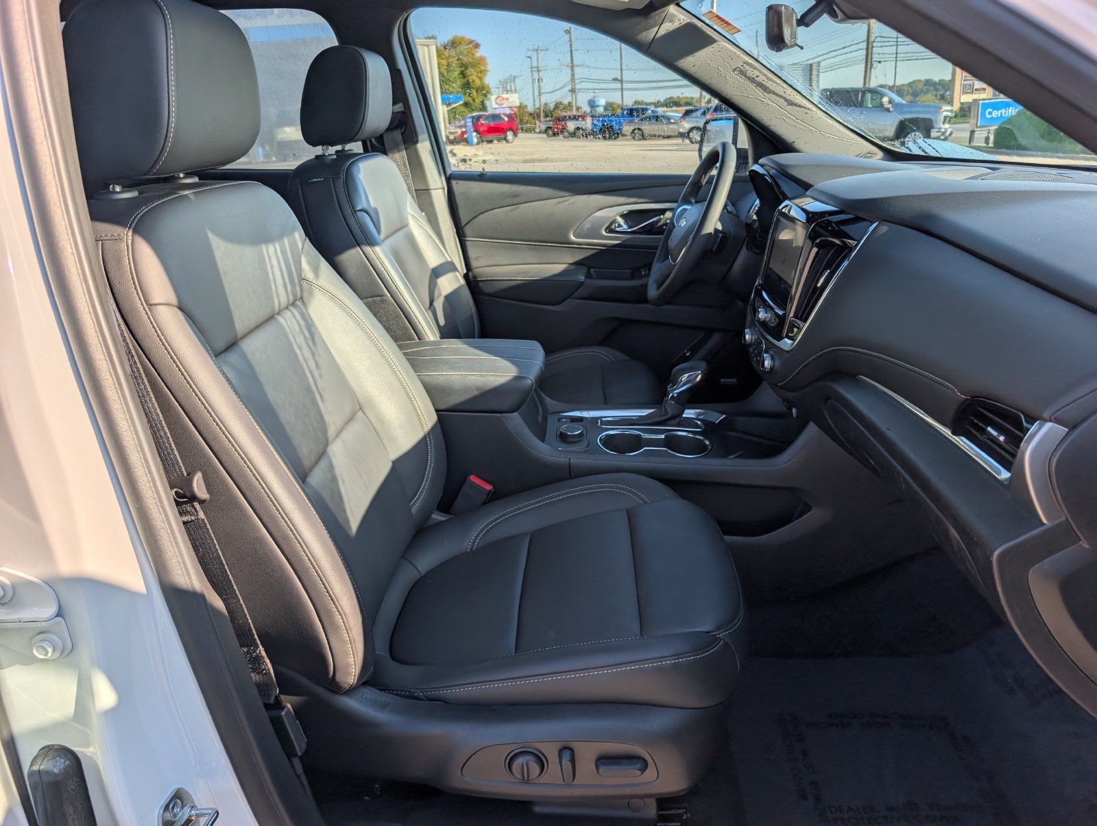 Used 2023 Chevrolet Traverse LT w/ LT Premium Package AWD/4WD image 12