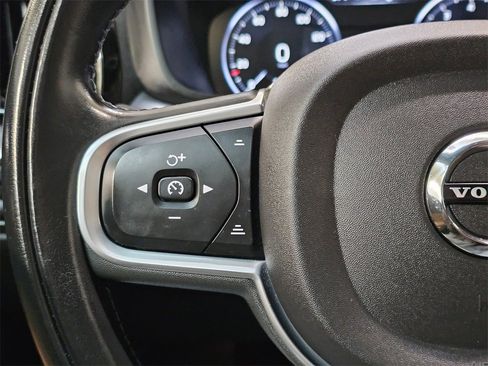 Used 2020 Volvo XC60 T5 Momentum w/ Protection Package Premier image 33