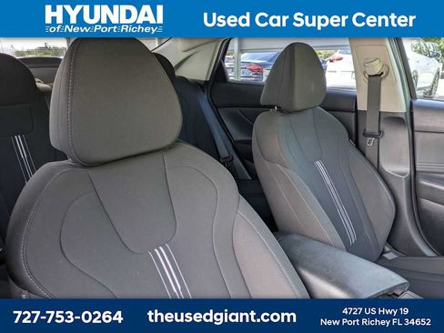 Used 2023 Hyundai Elantra SEL w/ Convenience Package FWD image 6