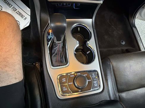 Used 2018 Jeep Grand Cherokee Trailhawk w/ Trailhawk Luxury Group AWD/4WD image 23