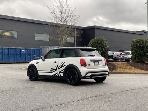 Used 2024 MINI Cooper 2-Door Hardtop w/ Signature Upholstery Package image 15