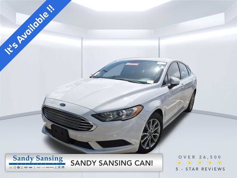 Used 2017 Ford Fusion SE w/ Fusion SE Technology Package FWD image 1