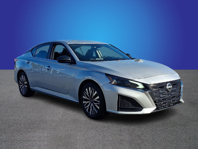Used 2025 Nissan Altima 2.5 SV FWD image 3