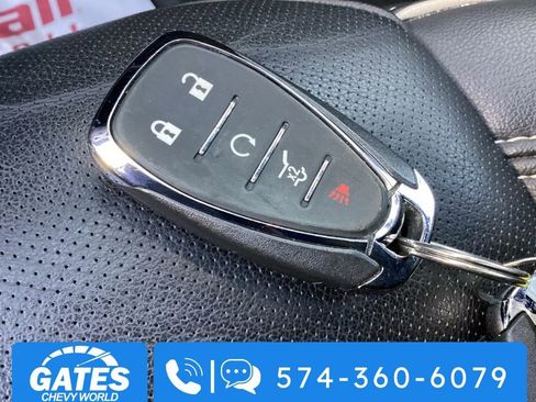 Used 2023 Chevrolet Traverse Premier image 35