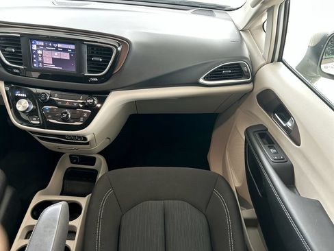 Used 2023 Chrysler Voyager LX FWD image 34