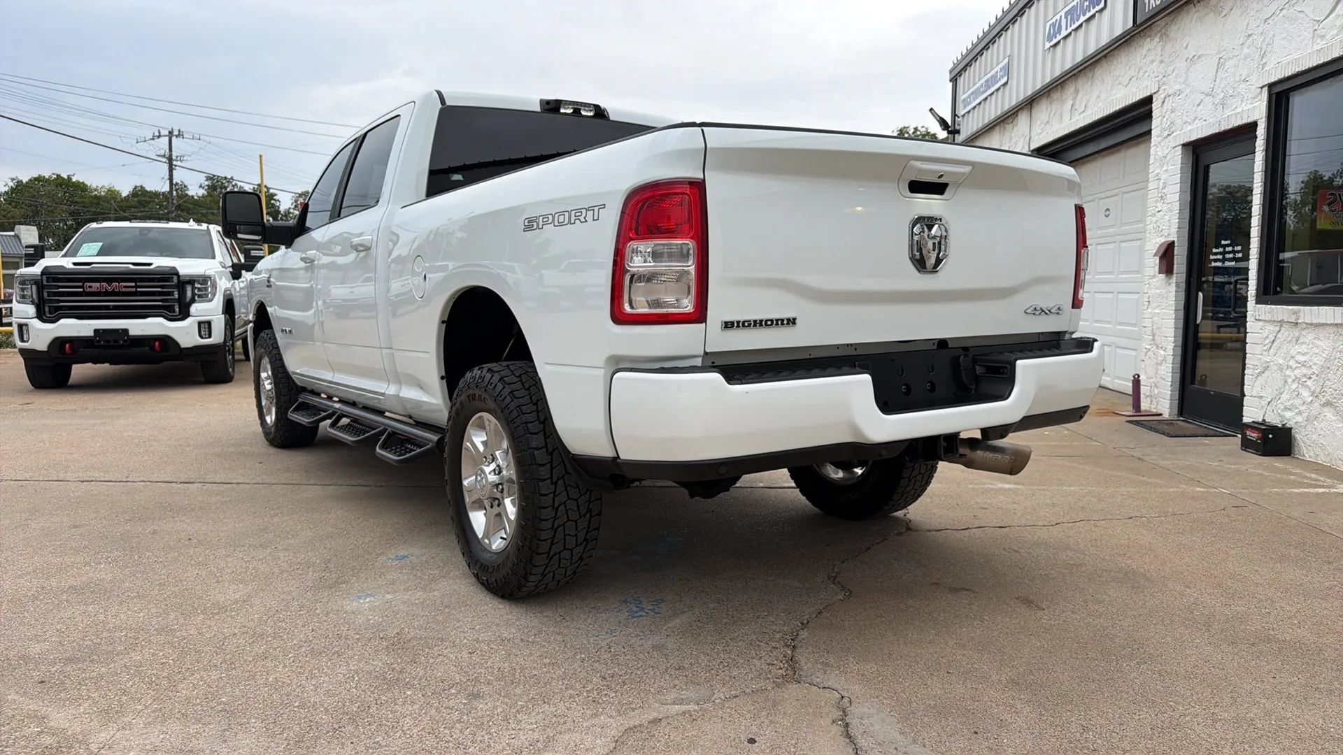 Used 2024 RAM 2500 Big Horn w/ Sport Appearance Package AWD/4WD image 2