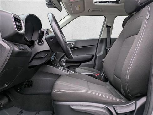 Used 2022 Hyundai Venue SEL image 16