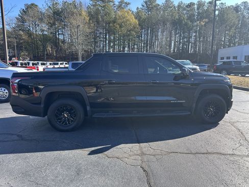 New 2025 Chevrolet Silverado EV LT image 4