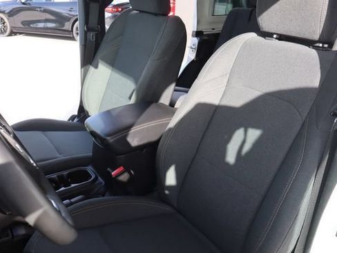 Used 2024 Jeep Wrangler Unlimited Sahara AWD/4WD image 12
