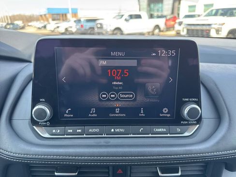 Used 2025 Nissan Rogue SV image 18