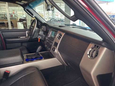 Used 2017 Ford Expedition XLT w/ Equipment Group 202A image 30