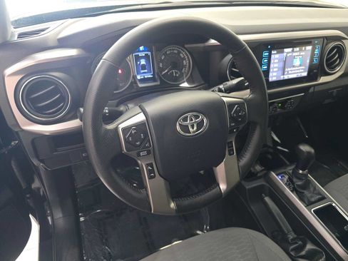 Used 2019 Toyota Tacoma SR5 AWD/4WD image 2