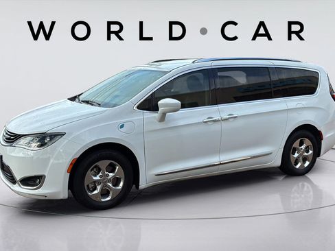 Used 2018 Chrysler Pacifica Touring-L FWD image 12