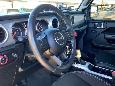 Used 2023 Jeep Gladiator Sport image 16