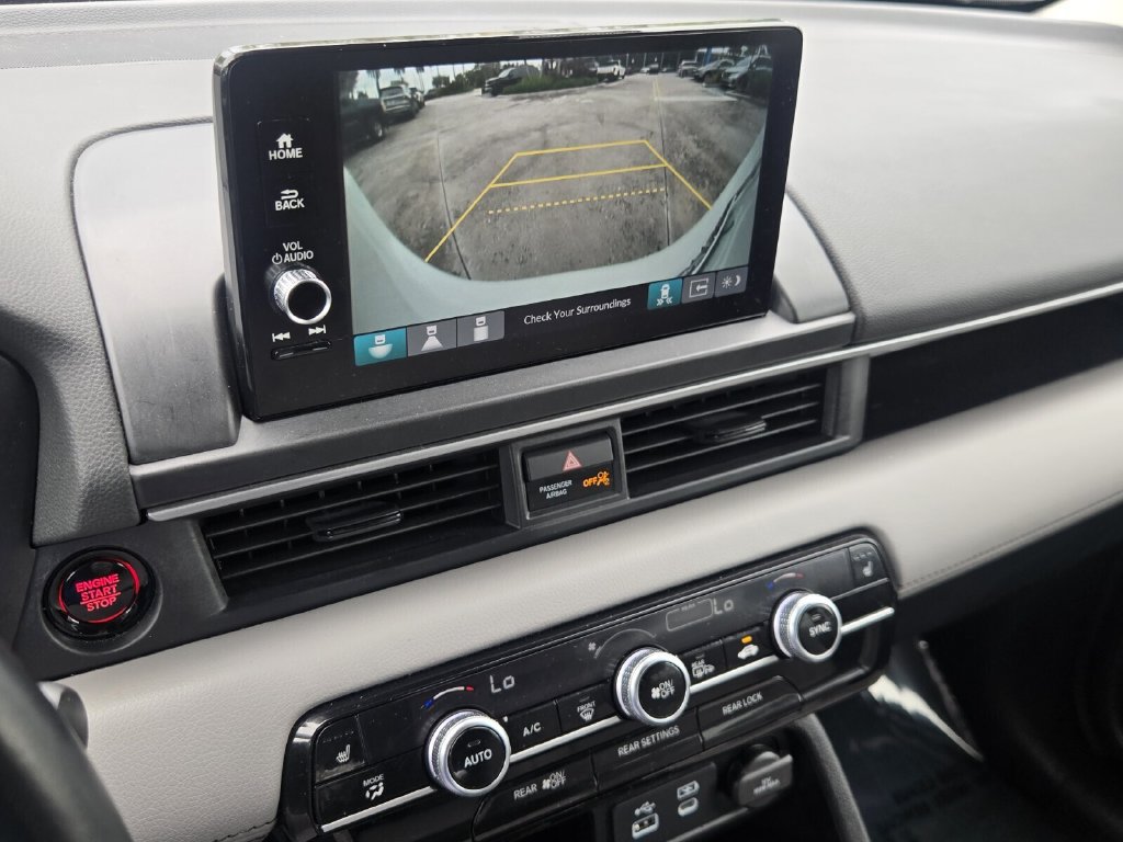 Certified 2025 Honda Pilot Touring image 20