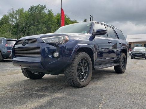 Used 2017 Toyota 4Runner SR5 AWD/4WD image 3