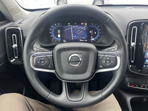 Used 2025 Volvo XC40 B5 Core image 17