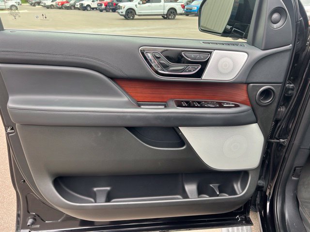 Used 2024 Lincoln Navigator L Reserve AWD/4WD image 25