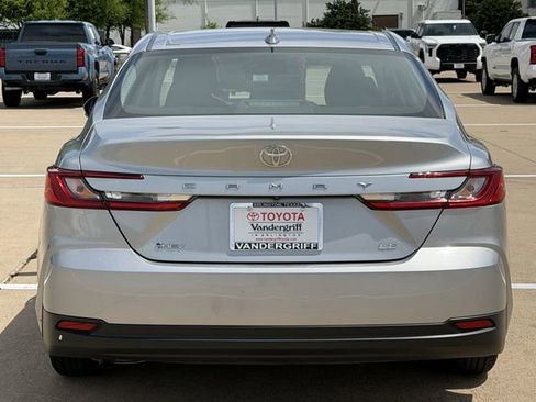 Used 2025 Toyota Camry LE image 5