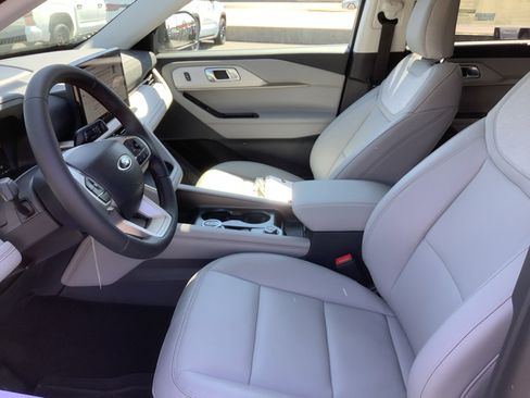 New 2026 Ford Explorer Active RWD image 10