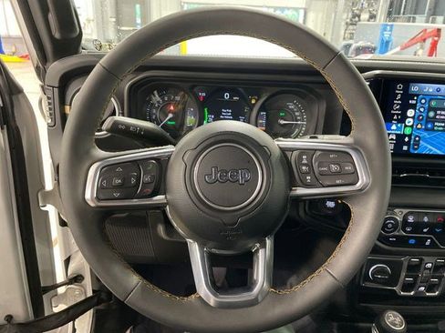 Used 2024 Jeep Wrangler Unlimited Sahara w/ Technology Group AWD/4WD image 44