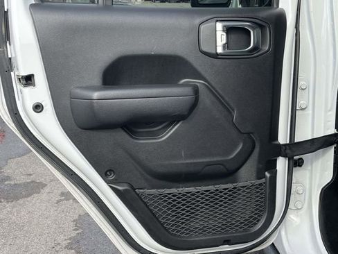 Used 2025 Jeep Wrangler Rubicon image 16