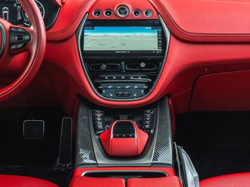 Used 2022 Aston Martin DBX image 18