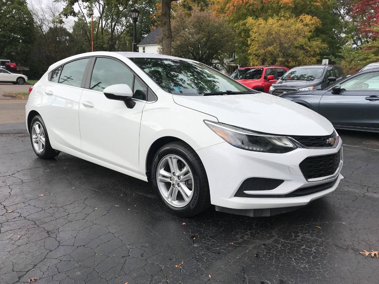 Used 2017 Chevrolet Cruze LT FWD image 2