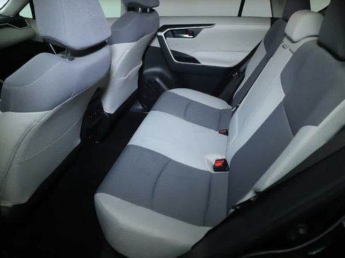 Used 2019 Toyota RAV4 XLE w/ Convenience Package FWD image 14