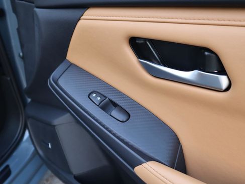 Used 2025 Nissan Sentra SV w/ SV Premium Package image 47