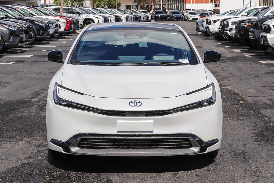 New 2027 Toyota Prius Limited w/ Limited Premium Package FWD image 3