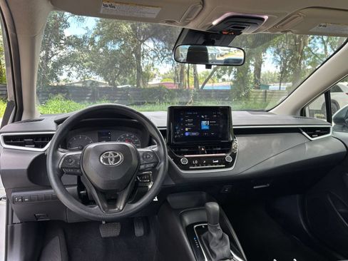 Used 2025 Toyota Corolla LE FWD image 31