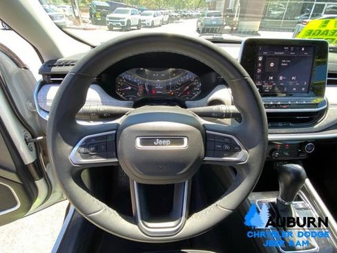 Used 2022 Jeep Compass Latitude FWD image 31