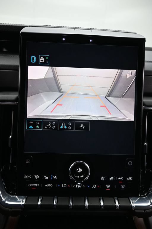 Used 2025 GMC Yukon Denali AWD/4WD image 23