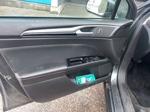 Used 2016 Ford Fusion SE image 6