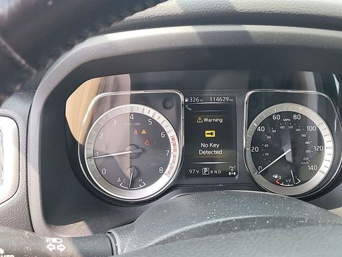 Used 2018 Nissan Titan SL w/ Chrome Package AWD/4WD image 9