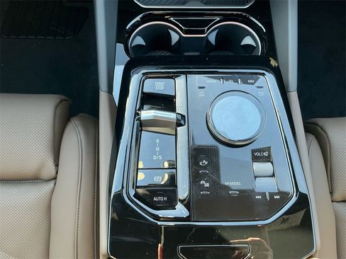 New 2026 BMW 550e xDrive image 11