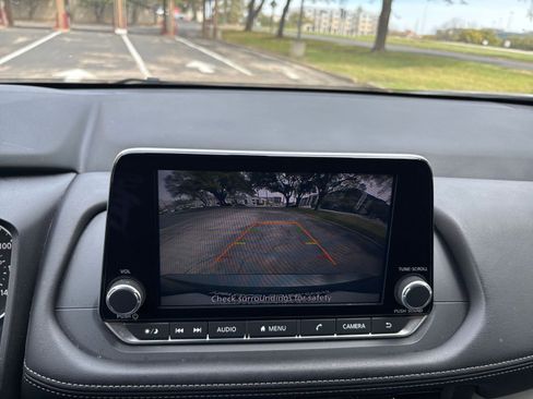 Used 2025 Nissan Rogue SV FWD image 21
