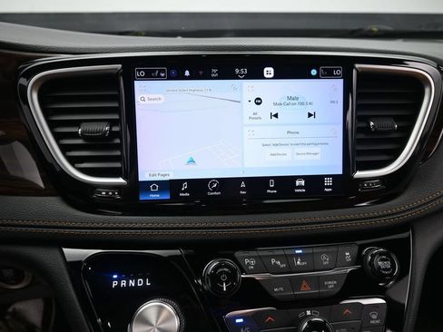 Used 2022 Chrysler Pacifica Pinnacle FWD image 32