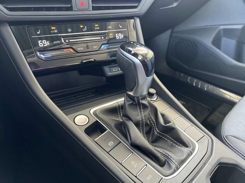 New 2026 Volkswagen Jetta SE FWD image 20